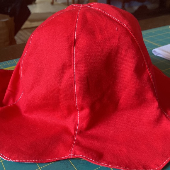 Adult and children’s tulip and bucket hats. - Picture 3 of 7